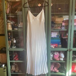 Elegant White Pleated nightgown vintage